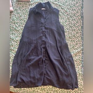 Chic Sleeveless Navy Dress with Buttons